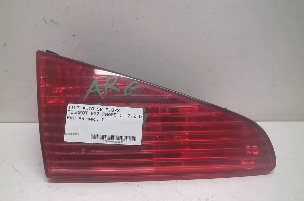 Feu arrière interieur gauche Peugeot 607 (9D, 9U) 2.2 hdi (2000-2006) occasion