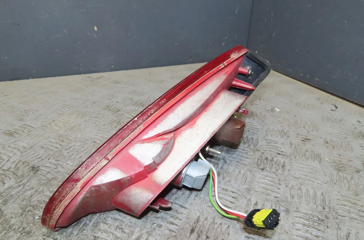 Feu arrière interieur gauche Peugeot 607 (9D, 9U) 2.7 hdi 24v (2004-2011) occasion