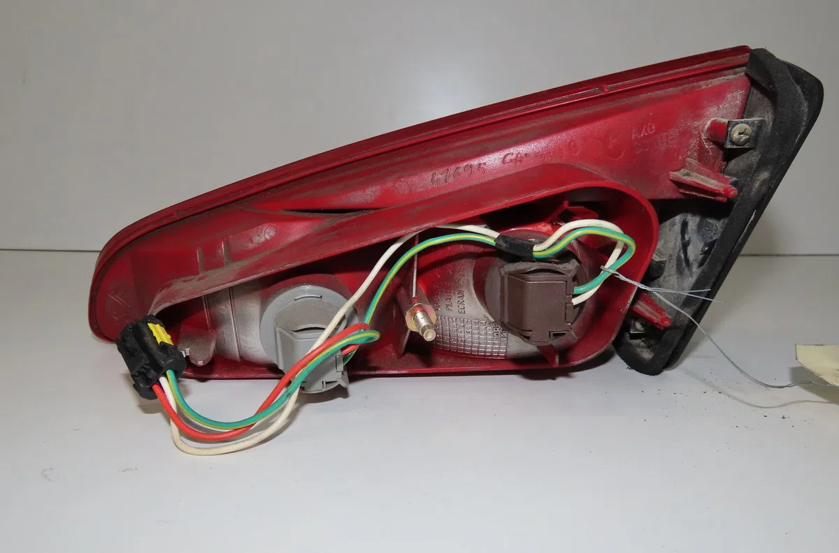 Feu arrière interieur gauche Peugeot 607 (9D, 9U) 3.0 v6 24v (2000-2004) occasion