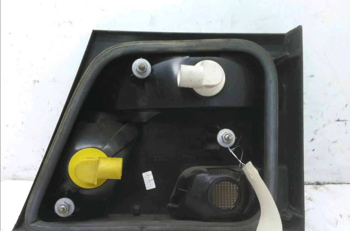 Feu arrière interieur gauche Peugeot 806 (221) 1.9 td (1995-2002) occasion
