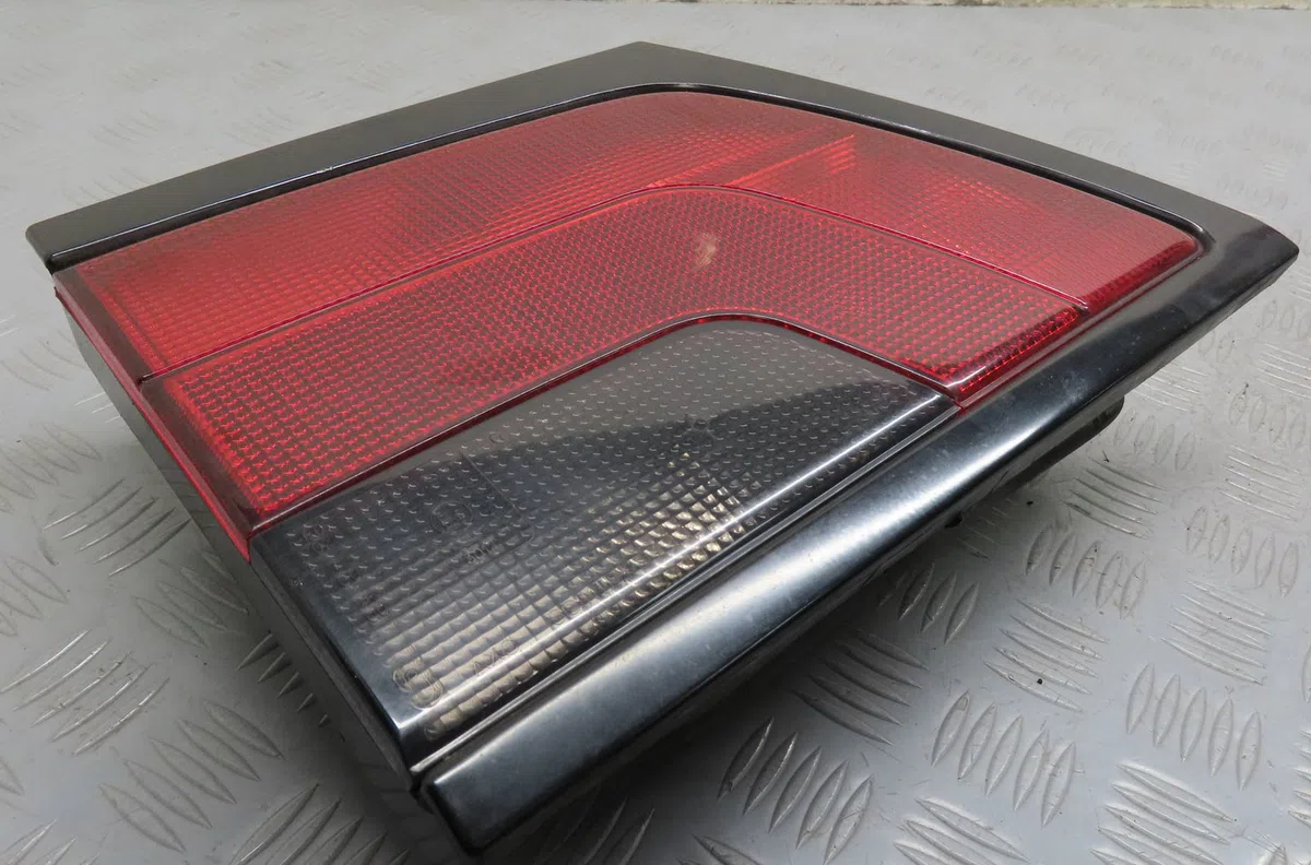Feu arrière interieur gauche PEUGEOT 806 occasion