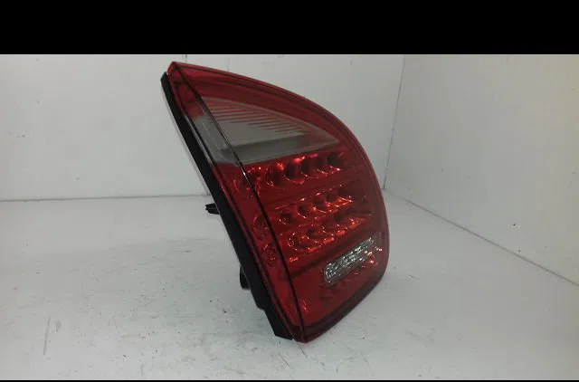 Feu arrière interieur gauche Porsche CAYENNE (92A) 3.0 diesel (2010) occasion