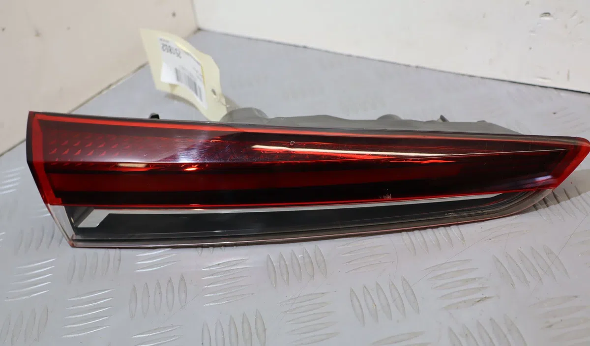 Feu arrière interieur gauche Renault CAPTUR II (HF_) Tce 100 (hfmt) (2020) occasion