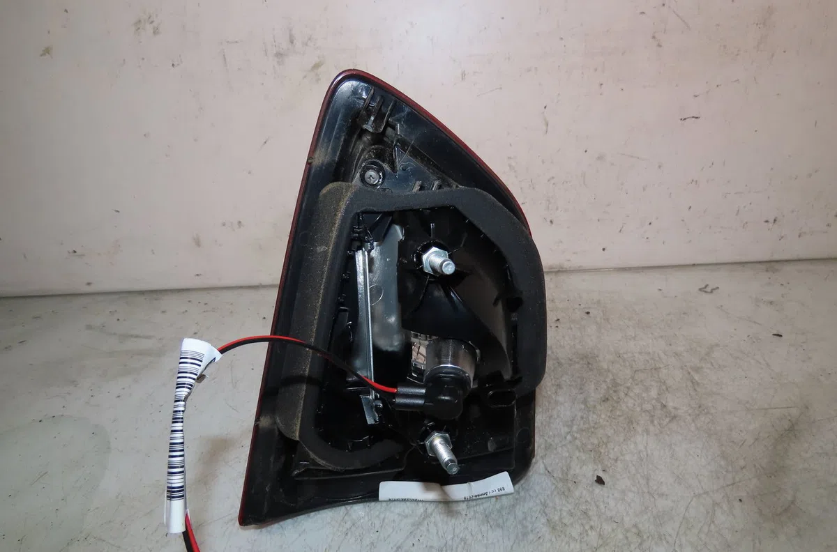 Feu arrière interieur gauche RENAULT CLIO 2019 occasion