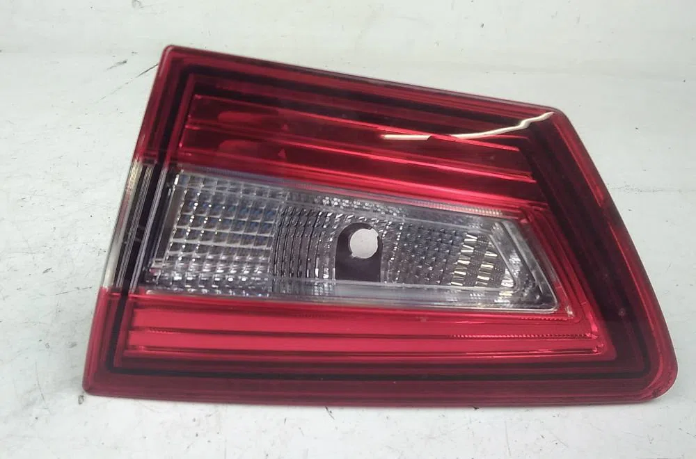 Feu arrière interieur gauche RENAULT CLIO 4 0 occasion