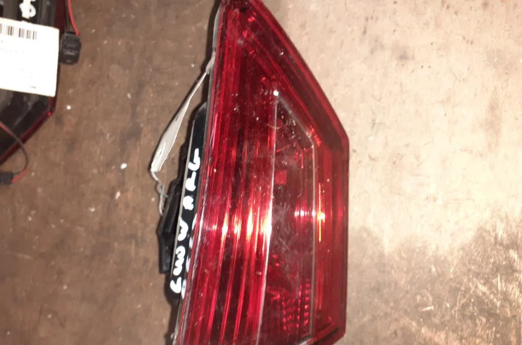 Feu arrière interieur gauche Renault CLIO IV (BH_) 0.9 tce 90 (2012) 5 portes occasion
