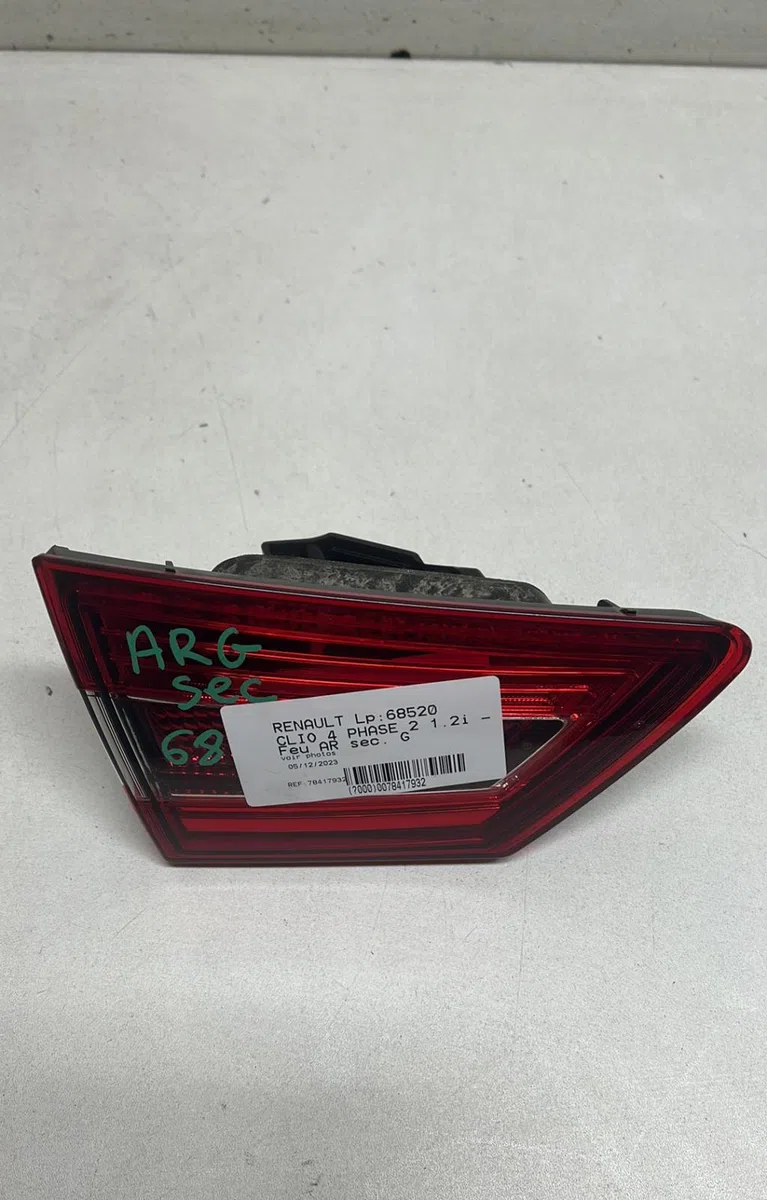 Feu arrière interieur gauche Renault CLIO IV (BH_) 1.2 16v (2012) occasion
