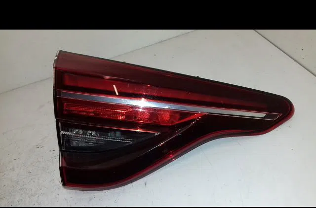 Feu arrière interieur gauche Renault CLIO V (B7_) 1.3 tce 140 (b7n0) (2020) occasion