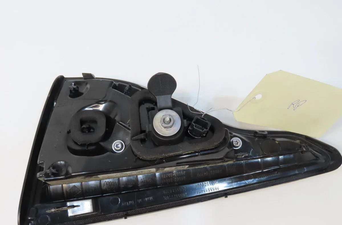 Feu arrière interieur gauche Renault CLIO V (B7_) 1.6 e-tech 140 (b7mu) (2020) occasion