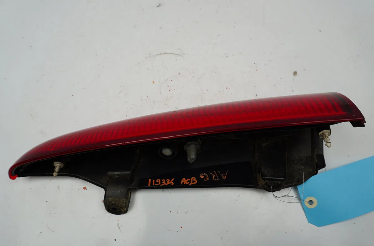 Feu arrière interieur gauche Renault KANGOO - GRAND KANGOO II (KW0-1_) 1.5 dci 85 (kw0k, kw0l, kw0b) (2008) 4 portes occ