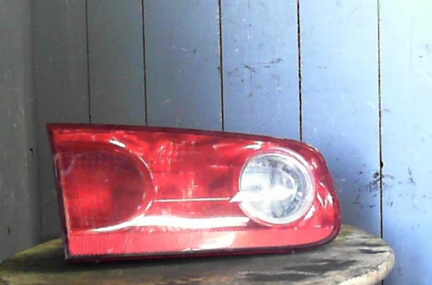 Feu arrière interieur gauche RENAULT LAGUNA 2 LAGUNA 2 PHASE 2 occasion