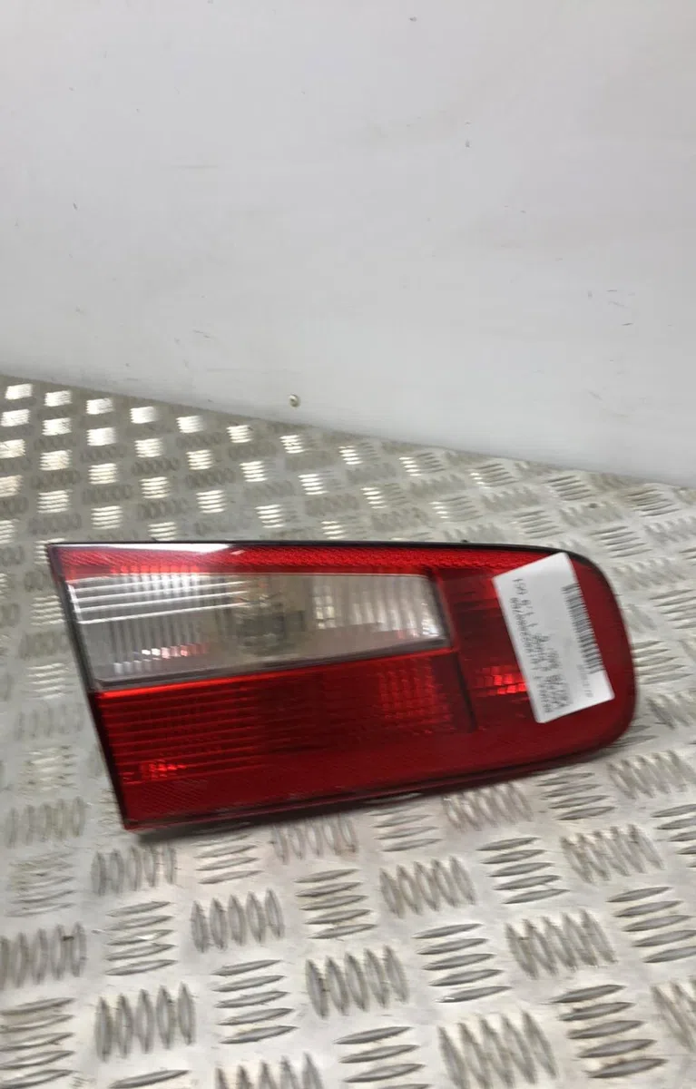 Feu arrière interieur gauche RENAULT LAGUNA 2 PHASE 1 occasion