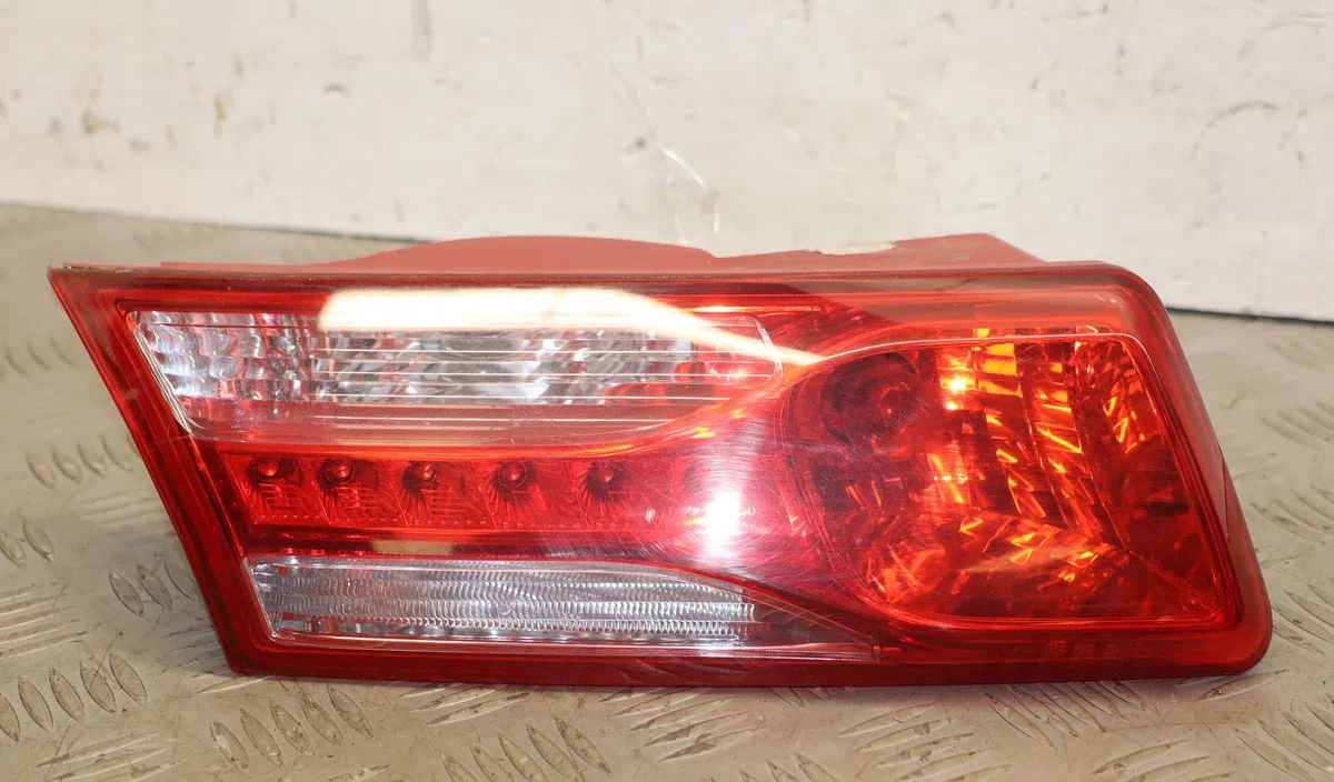 Feu arrière interieur gauche Renault LAGUNA Coupé (DT0-1) 2.0 dci (dt01, dt08, dt09, dt0k, dt12, dt1c, dt1d, dt1m,... (2