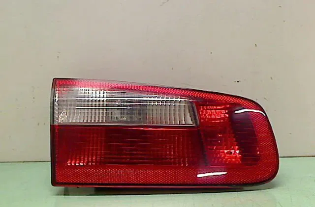 Feu arrière interieur gauche RENAULT LAGUNA II 2003 occasion