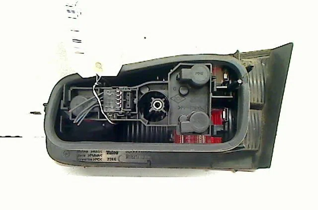 Feu arrière interieur gauche Renault LAGUNA II (BG0-1_) 1.6 16v (bg0a, bg0l) (2001-2005) occasion