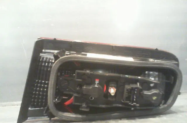 Feu arrière interieur gauche Renault LAGUNA II (BG0-1_) 1.6 16v (bg1g, bg1h) (2005-2007) occasion