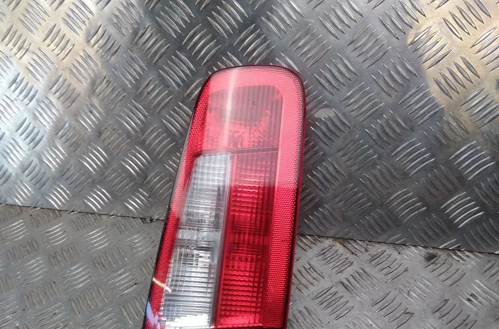 Feu arrière interieur gauche Renault LAGUNA II (BG0-1_) 2.0 16v ide (bg0n) (2001-2007) occasion