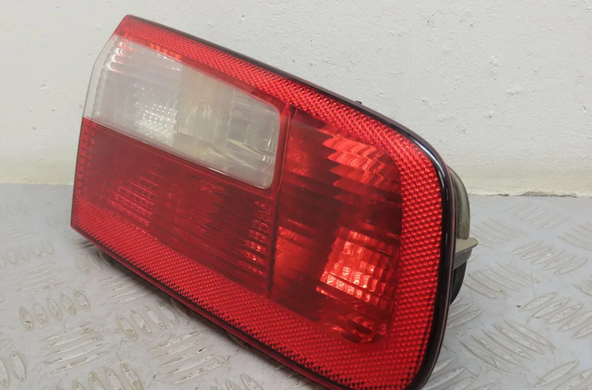 Feu arrière interieur gauche Renault LAGUNA II (BG0-1_) 2.2 dci (2005-2007) occasion