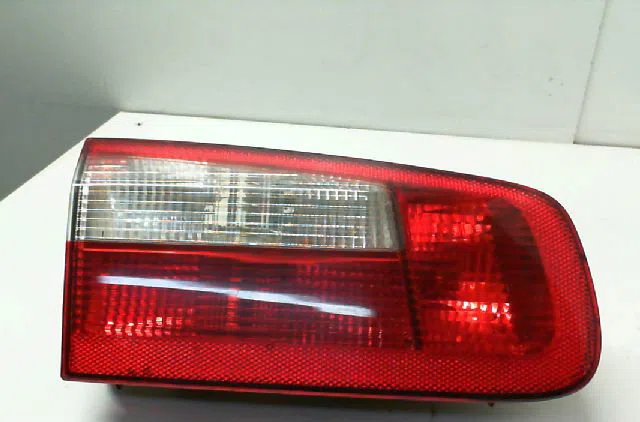 Feu arrière interieur gauche RENAULT LAGUNA II Phase 1 11-2000--03-2005 1.9 DCI 110ch occasion