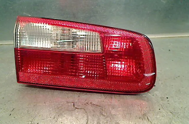 Feu arrière interieur gauche RENAULT LAGUNA II Phase 1 11-2000--03-2005 occasion
