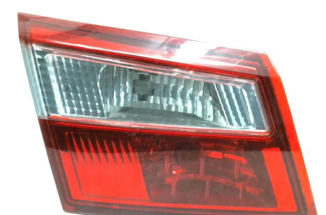 Feu arrière interieur gauche RENAULT LATITUDE occasion