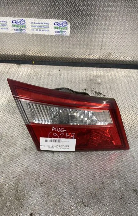 Feu arrière interieur gauche RENAULT LATITUDE occasion