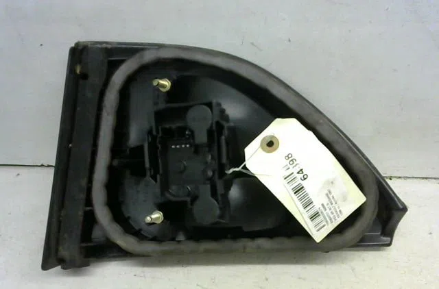 Feu arrière interieur gauche RENAULT MEGANE 1996 occasion