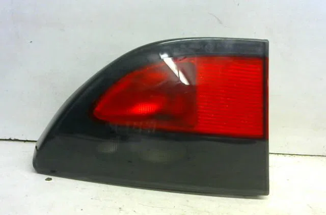 Feu arrière interieur gauche RENAULT MEGANE 1996 occasion