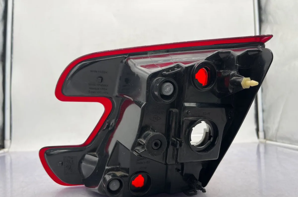 Feu arrière interieur gauche RENAULT MEGANE 3 PHASE 3 BREAK occasion