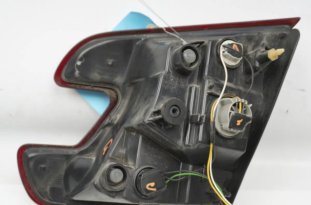 Feu arrière interieur gauche Renault MEGANE II Break (KM0-1_) 1.9 dci (2005-2009) occasion