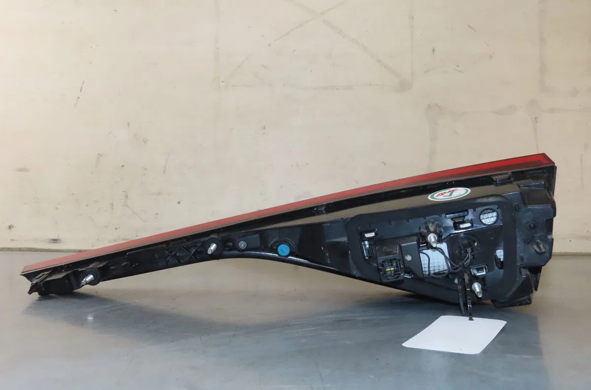 Feu arrière interieur gauche Renault MEGANE IV 3-5 portes (B9A-M-N_) 1.6 tce 205 (b9mv) (2015) 5 portes occasion