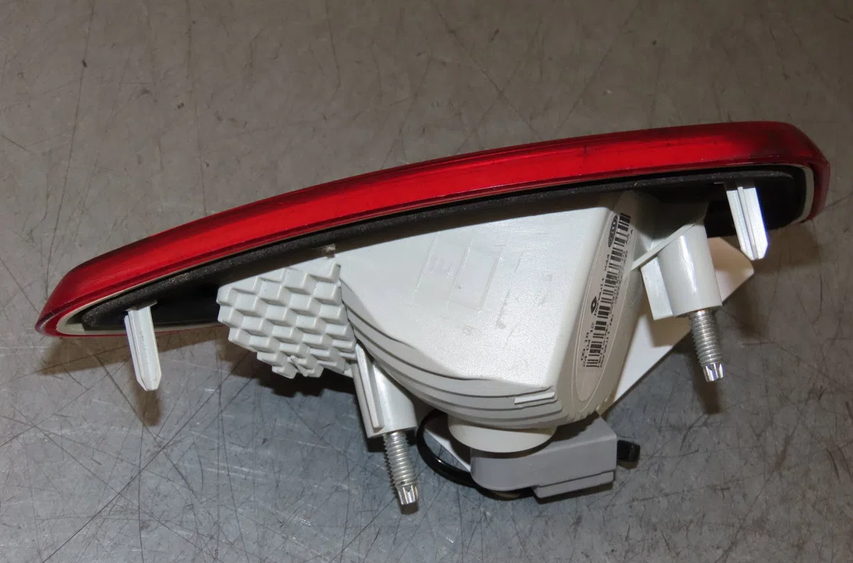 Feu arrière interieur gauche Renault TWINGO II (CN0_) 1.2 16v (cn04, cn0a, cn0b) (2007-2014) 3 portes occasion