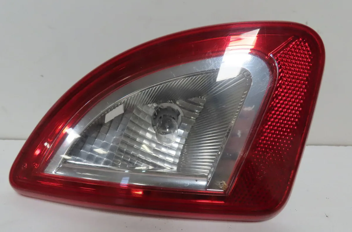Feu arrière interieur gauche Renault TWINGO II (CN0_) 1.2 16v (cn04, cn0a, cn0b) (2007-2014) 3 portes occasion
