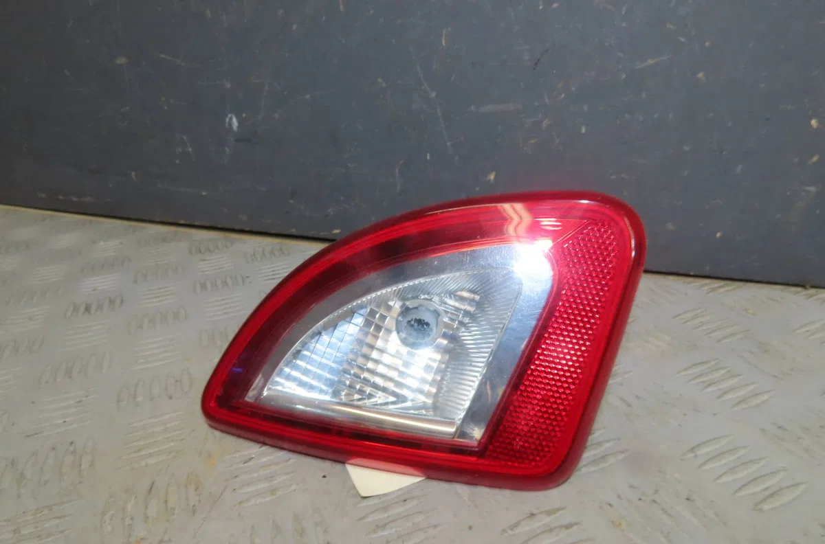 Feu arrière interieur gauche Renault TWINGO II (CN0_) 1.2 16v (cn04, cn0a, cn0b) (2007-2014) 3 portes occasion