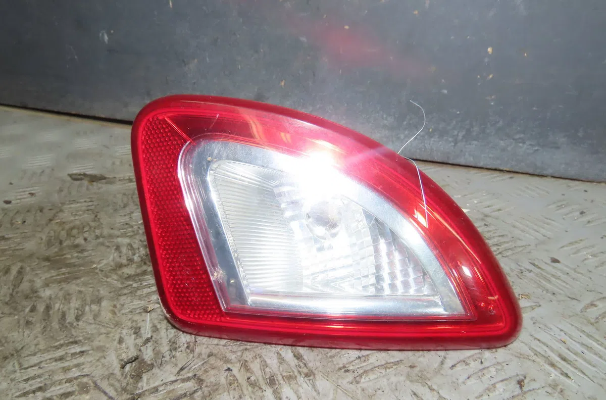 Feu arrière interieur gauche Renault TWINGO II (CN0_) 1.5 dci 90 (2010) occasion