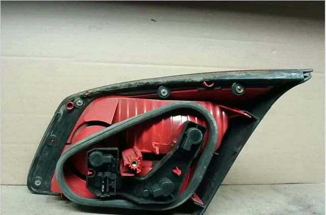 Feu arrière interieur gauche Renault VEL SATIS (BJ0_) 2.2 dci (bj0e, bj0f) (2002-2009) 5 portes occasion