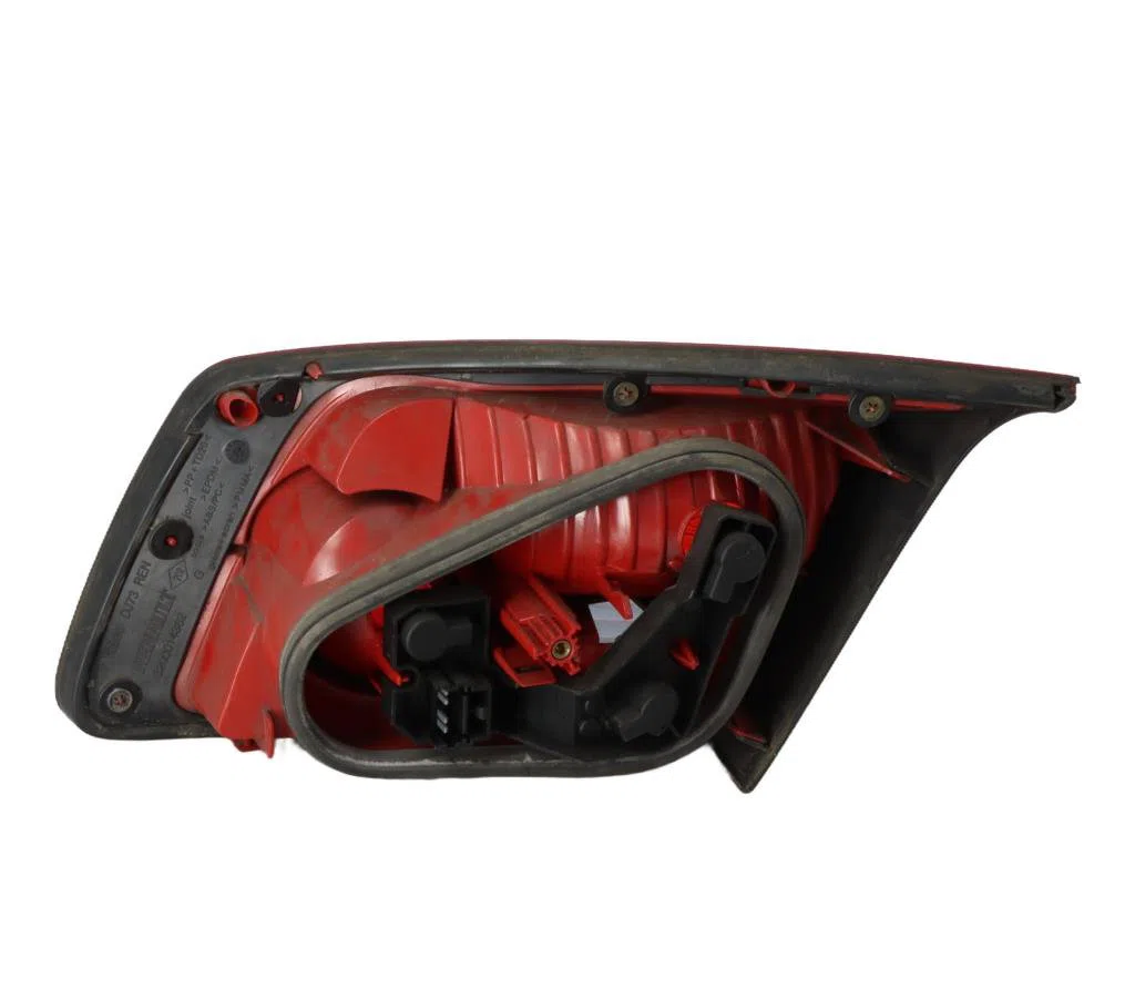 Feu arrière interieur gauche Renault VEL SATIS (BJ0_) 2.2 dci (bj0m) (2004) occasion
