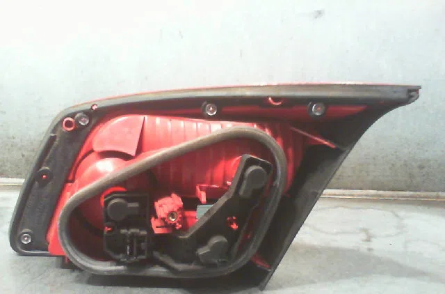 Feu arrière interieur gauche Renault VEL SATIS (BJ0_) 3.5 v6 (bj0r, bj0v, bj0u) (2002) occasion