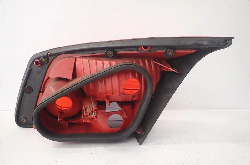 Feu arrière interieur gauche Renault VEL SATIS (BJ0_) 3.5 v6 (bj0r, bj0v, bj0u) (2002) occasion