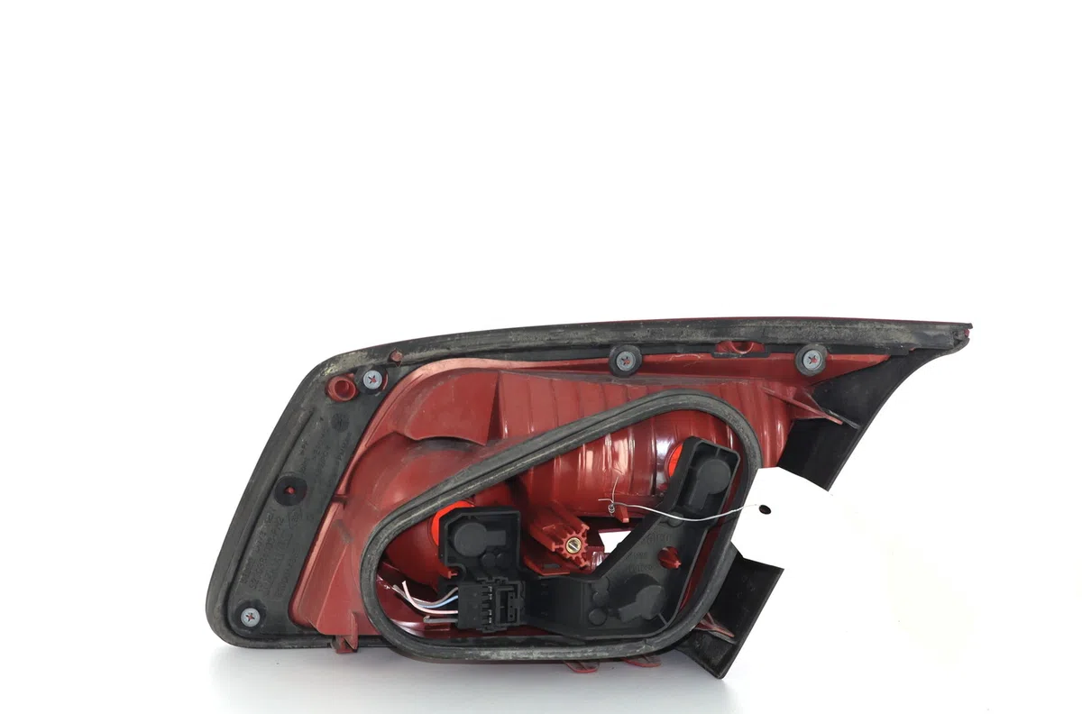 Feu arrière interieur gauche Renault VEL SATIS (BJ0_) 3.5 v6 (bj0r, bj0v, bj0u) (2002) occasion