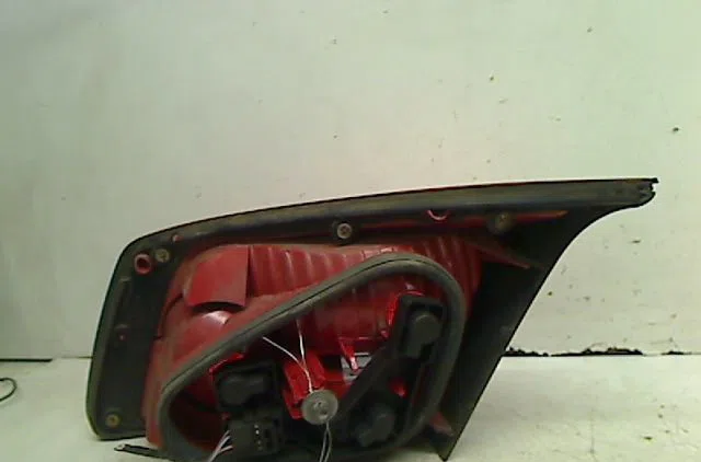 Feu arrière interieur gauche RENAULT VEL SATIS occasion