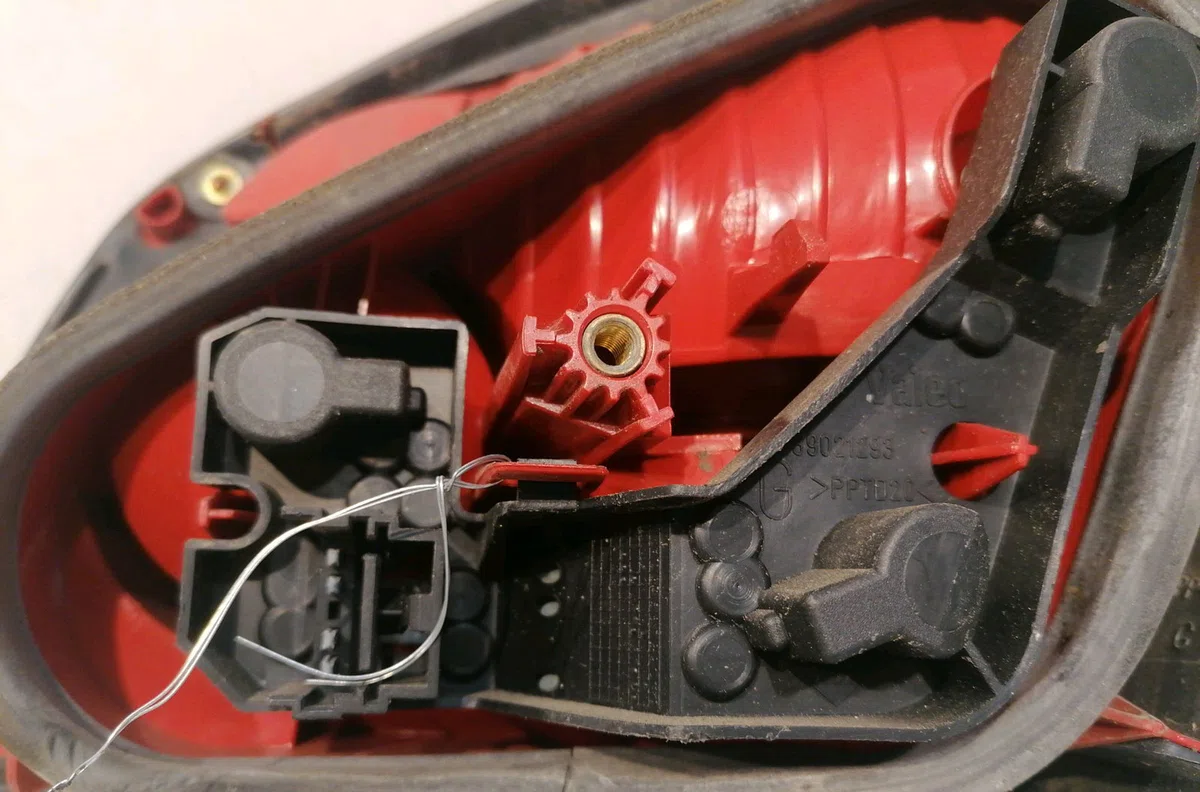 Feu arrière interieur gauche RENAULT VELSATIS 2002 occasion