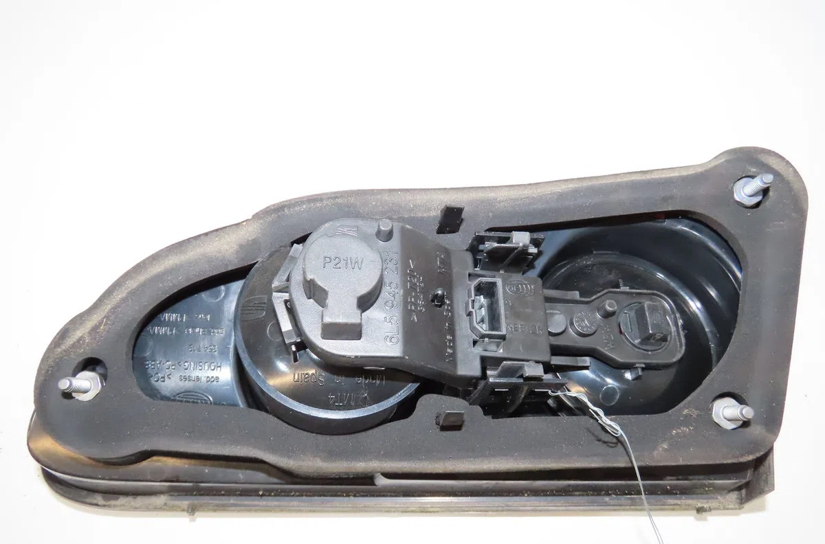 Feu arrière interieur gauche Seat CORDOBA (6L2) 1.9 tdi (2002-2009) occasion