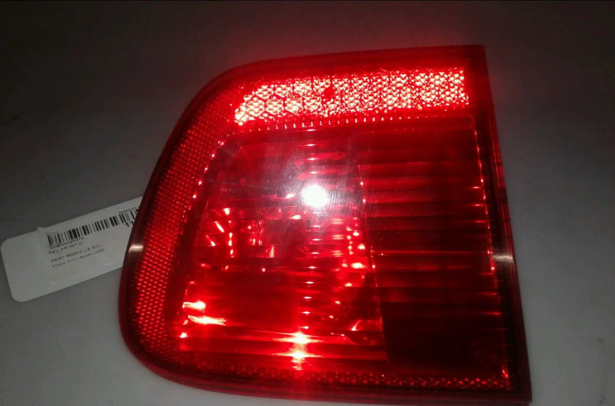 Feu arrière interieur gauche SEAT IBIZA II  1.9 SDI occasion
