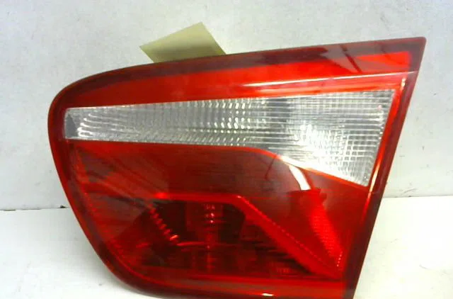 Feu arrière interieur gauche Seat IBIZA IV ST (6J8, 6P8) 1.2 tdi (2010-2015) occasion