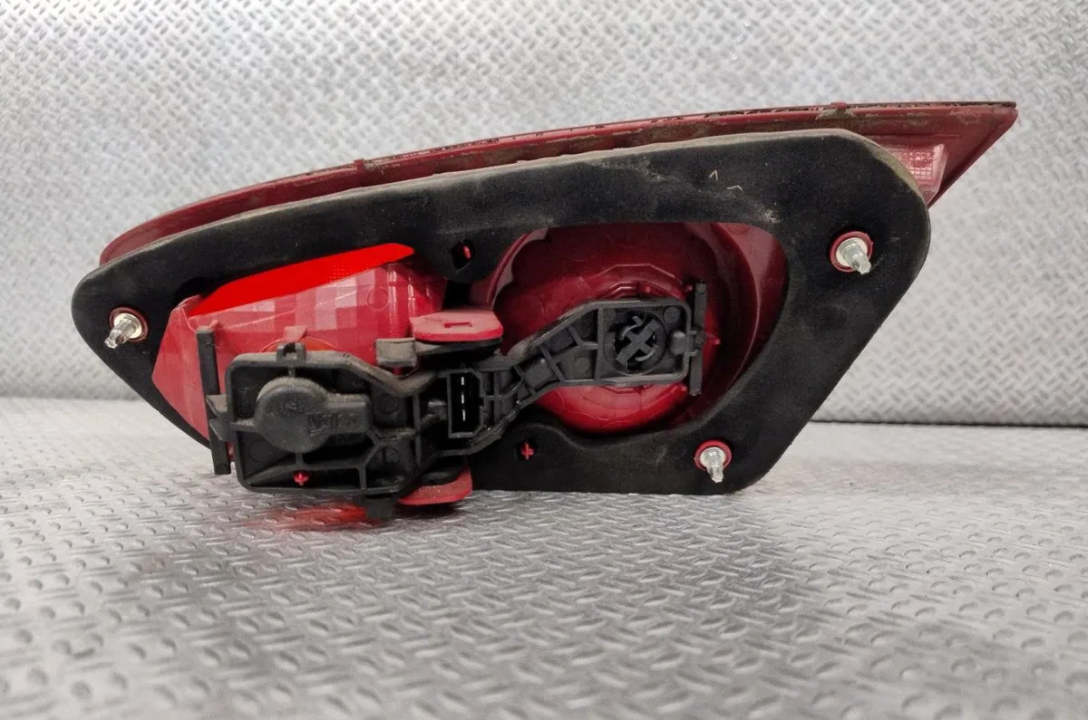 Feu arrière interieur gauche Seat LEON (1P1) 2.0 tdi 16v (2005-2012) occasion