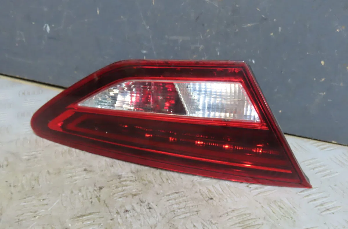 Feu arrière interieur gauche Seat LEON (5F1) 1.2 tsi (2012-2018) occasion