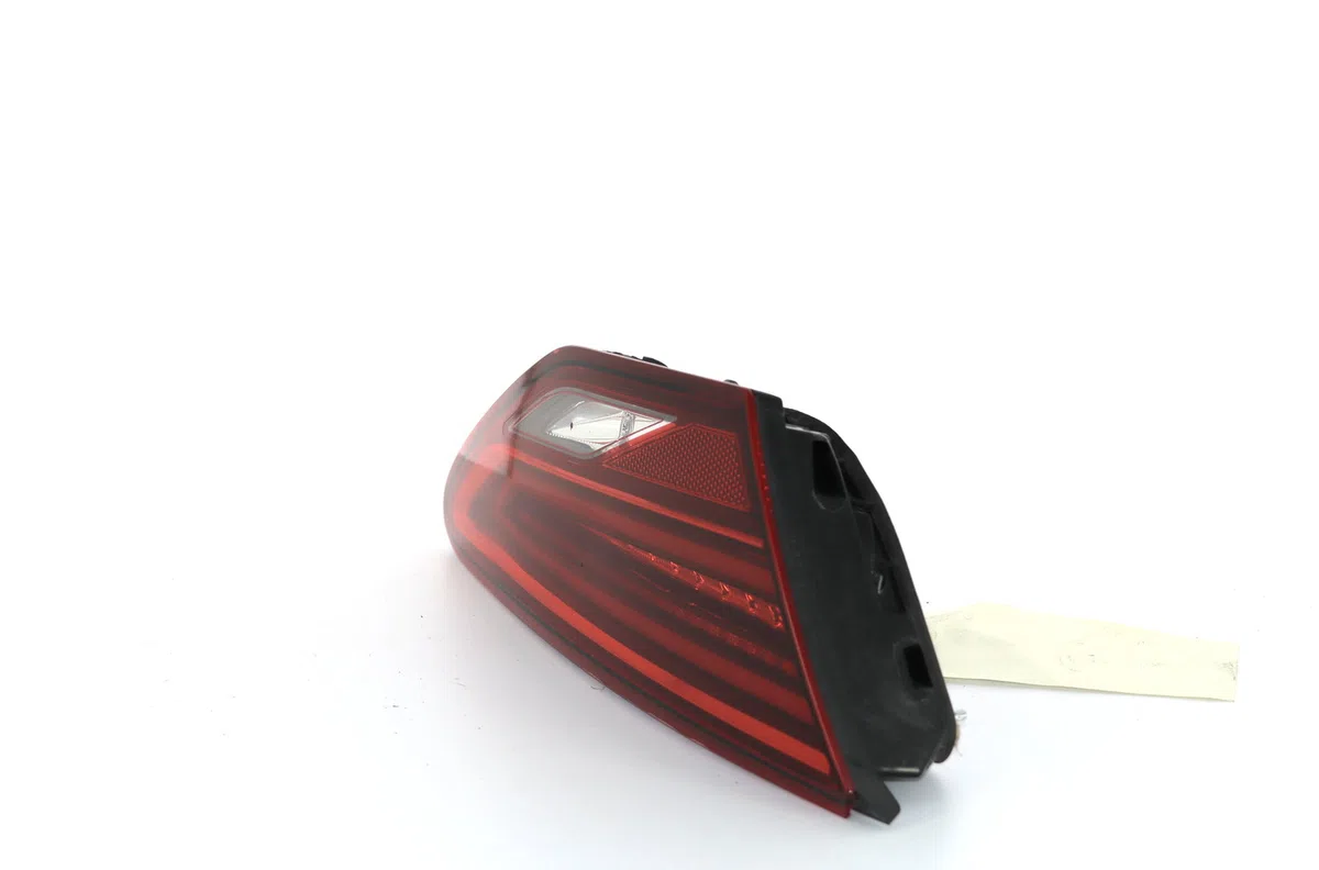 Feu arrière interieur gauche Seat LEON (5F1) 1.4 tsi (2012-2016) occasion