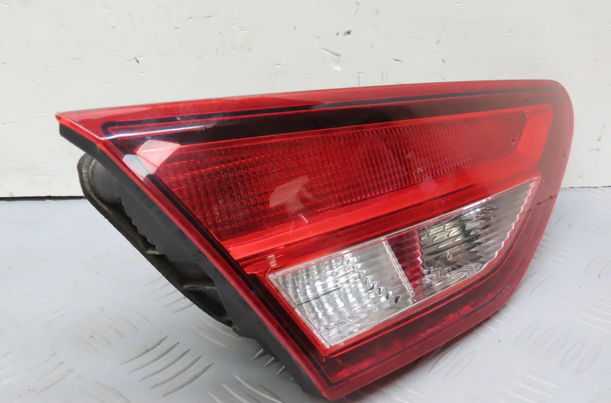 Feu arrière interieur gauche Seat LEON (5F1) 2.0 tdi (2012-2020) 5 portes occasion