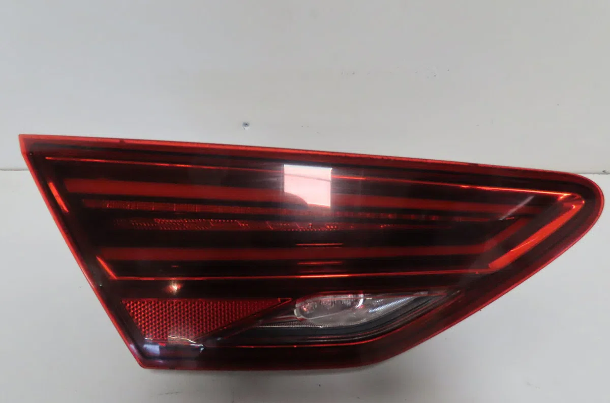 Feu arrière interieur gauche Seat LEON ST (5F8) 1.0 tsi (2015-2020) occasion
